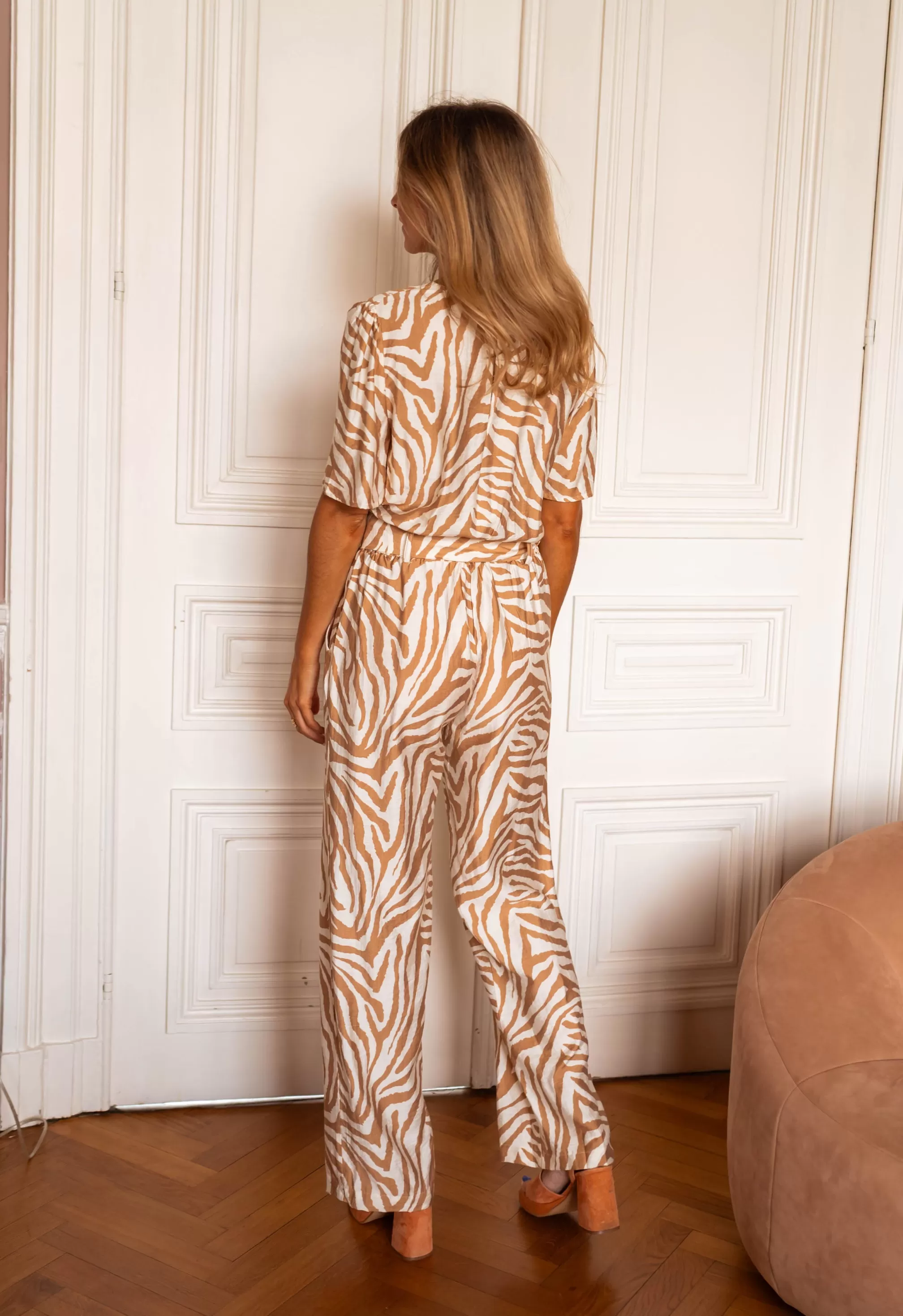 diaz_jumpsuit__camel_amp_ecru__wrap_front_67903-2.webp Diaz Jumpsuit - -Easy Clothes Store