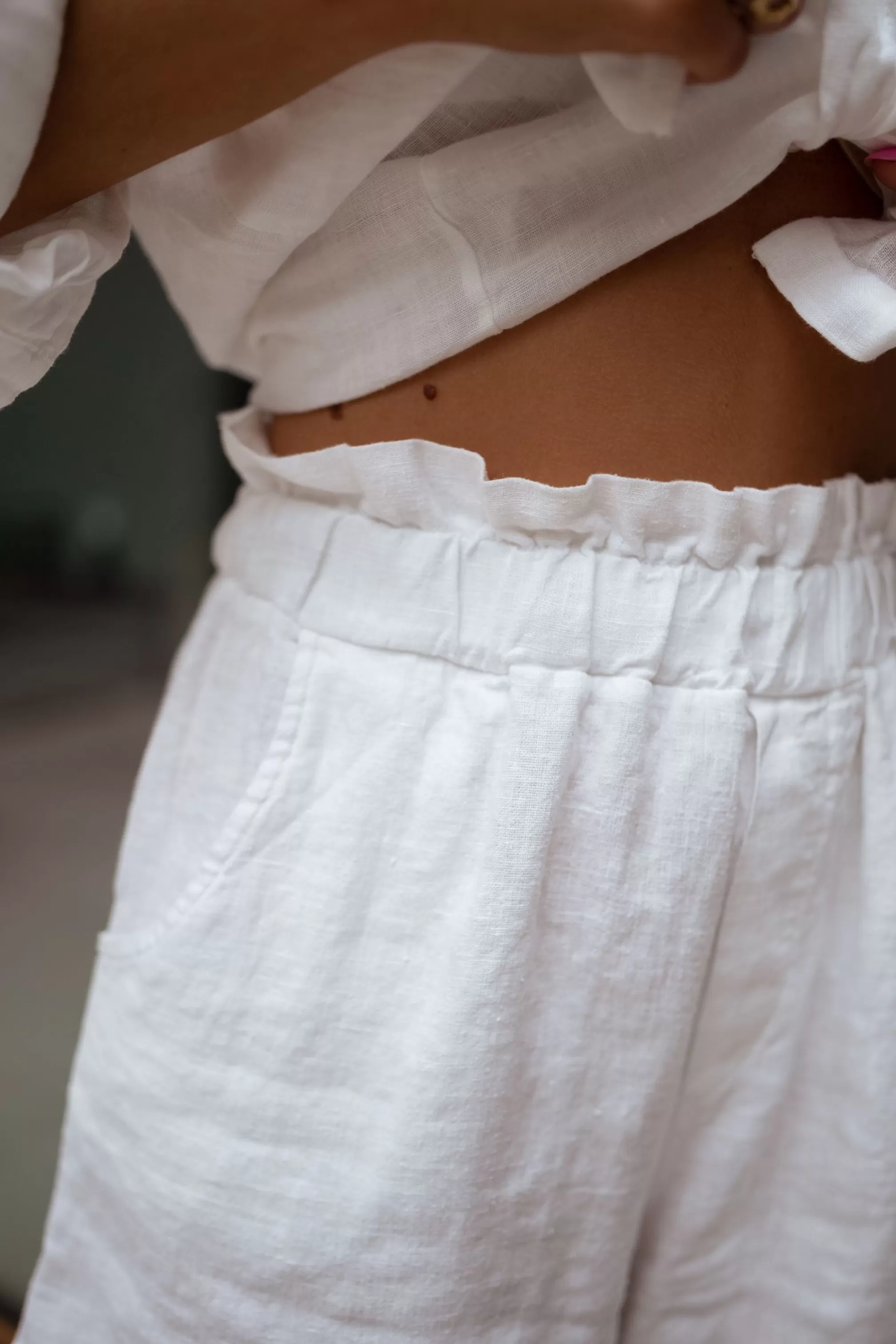 irini_linen_shorts__white_81512-3.webp Irini Linen Shorts - -Easy Clothes Best