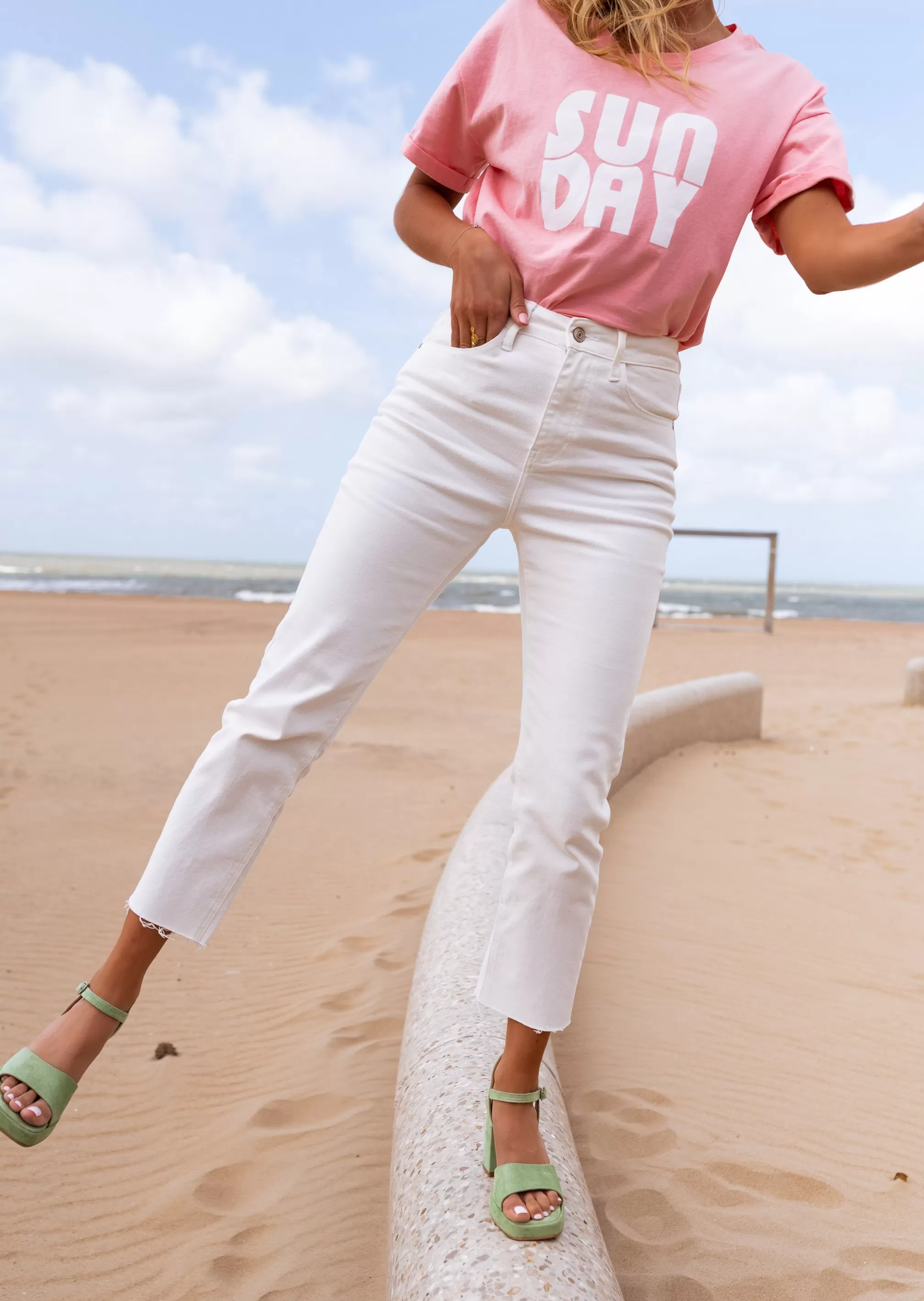 jeans_baptiste_blancjeans_coupe_carotteprtporter_en_ligneeasy_clothes_79785-3.webp Jeans Baptiste Blanc | Jeans Coupe Carotte | Prêt-à-porter En Ligne | -Easy Clothes Discount