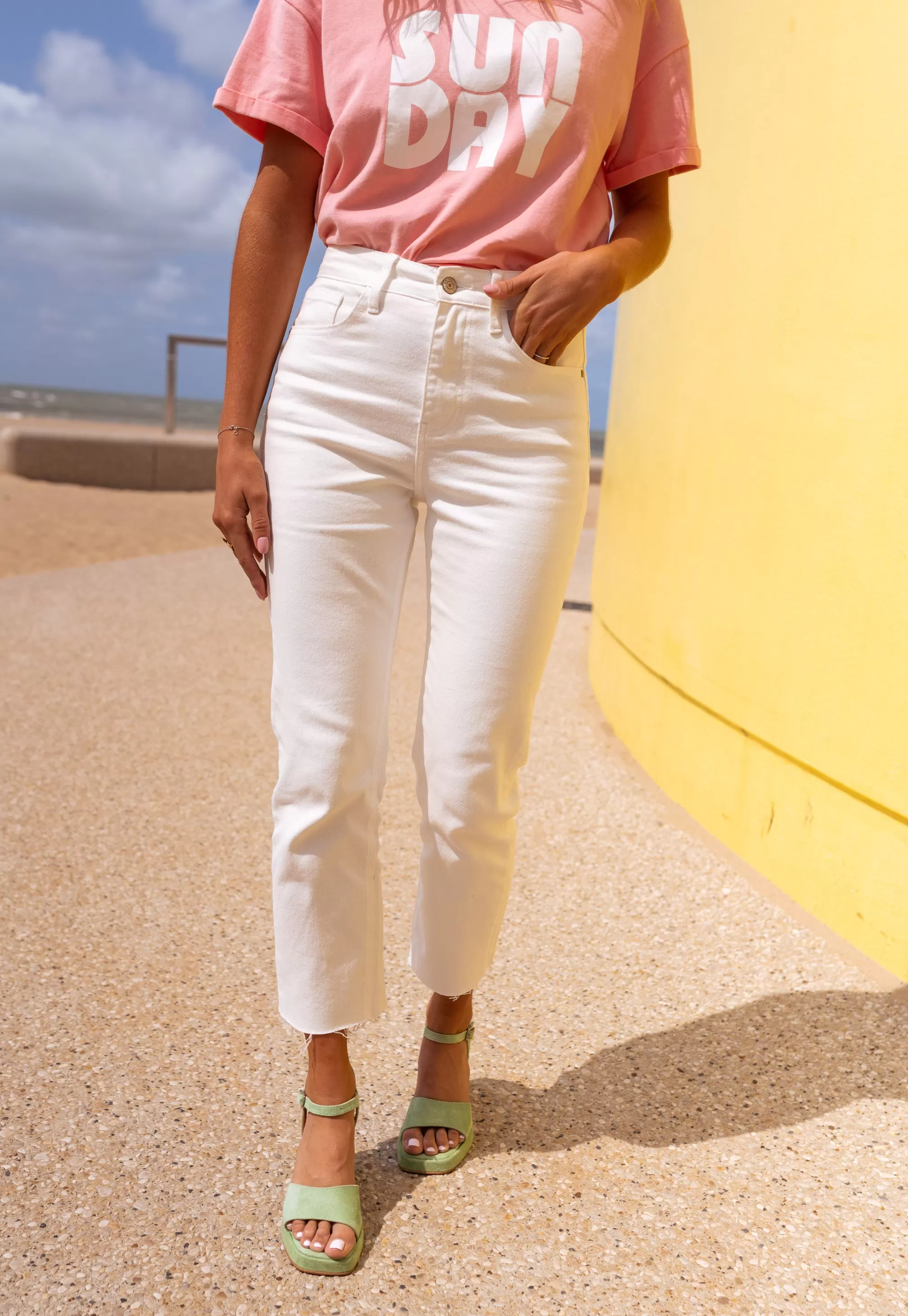 jeans_baptiste_blancjeans_coupe_carotteprtporter_en_ligneeasy_clothes_79805-2.webp Jeans Baptiste Blanc | Jeans Coupe Carotte | Prêt-à-porter En Ligne | -Easy Clothes Discount