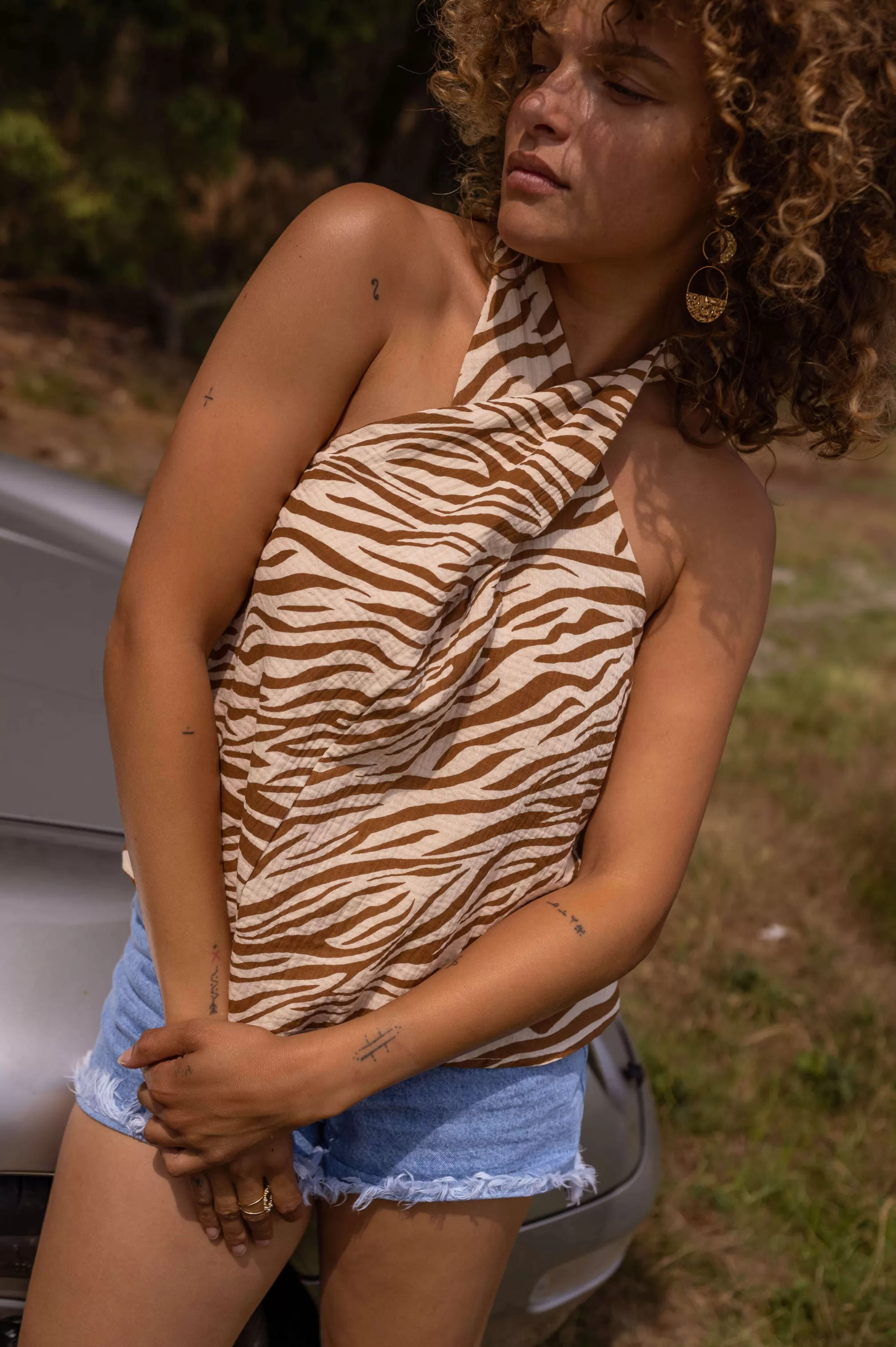 top_beca__zebra_brown_and_beige__crossing_in_front_98708-5.webp Top Beca - -Easy Clothes Outlet