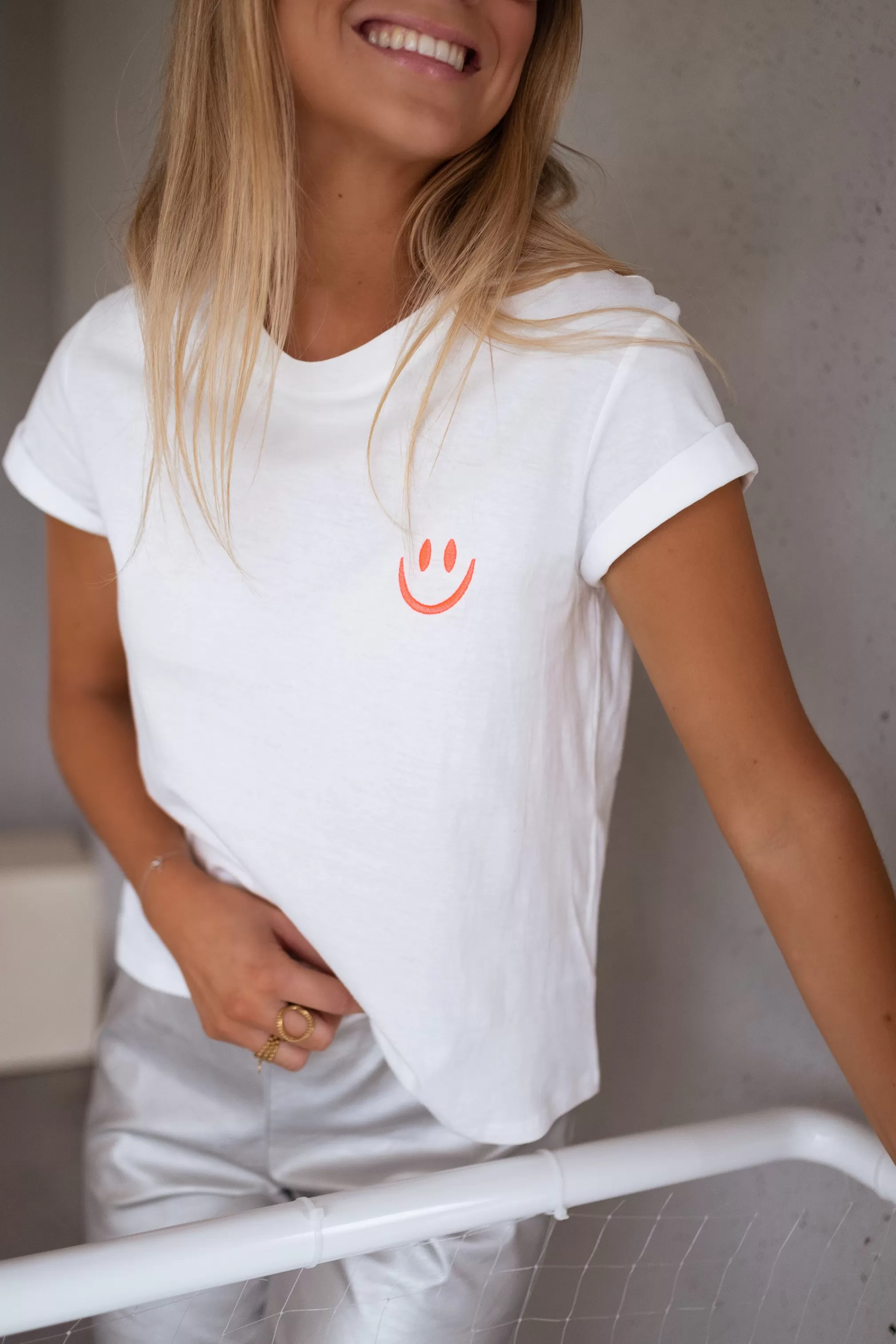 T-Smiley Shirt White | T-Print Shirt | Ready To-Porter Online | -Easy Clothes Best Sale